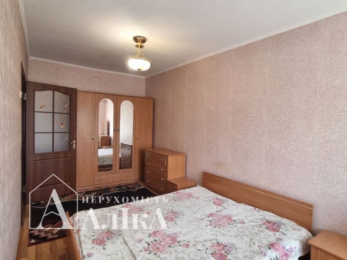 Продам 3-кімнатну квартиру в самому центрі міста! - фото 1