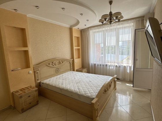 Продається 2к квартира в центрі міста Каменец-Подольский