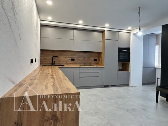 Продам сучасну дворівневу квартиру з дизайнерським ремонтом! Кам'янець-Подільський