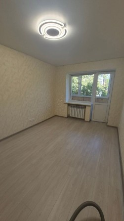 Продам 2-х кімнатну квартиру з евроремонтом на Військовому містечку - фото 1