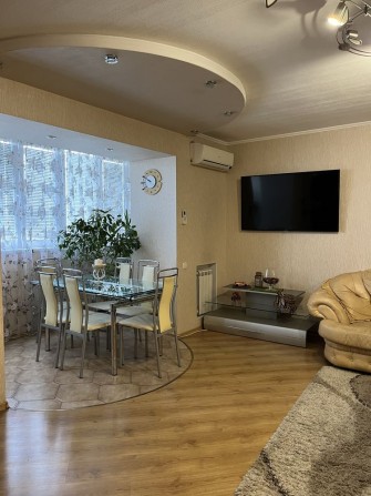 4-кімнатна з ремонтом, 3 спальні, меблі+техніка, Заходь і живи! - фото 1