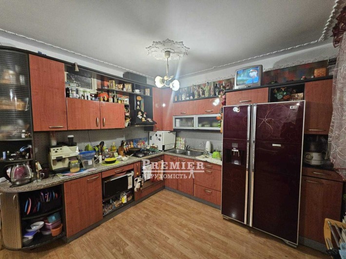 Продаж 4 кімн. квартири в цегляному будинку - фото 1