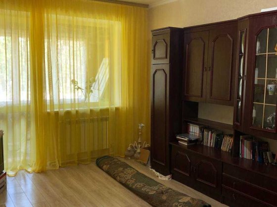 Продам  двокімнатну квартиру з автономним опаленням Лозовая