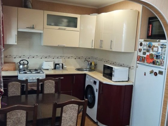 Продам 2 х кімнатну квартиру Лозовая