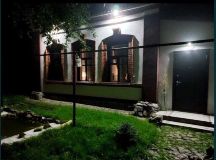 Продається квартира з терасою (частина будинку) - фото 1