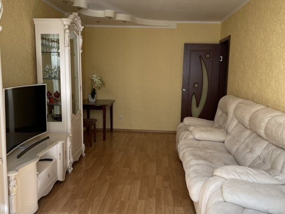 Продам 3 квартиру з меблями,та бит.технікой  ,+ гараж. Сертифікат -так Сміла