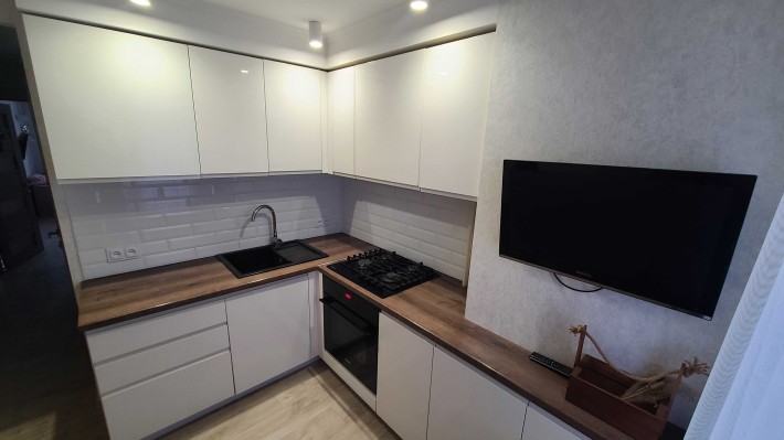 Продам 2-кімнатну квартиру центр - фото 1