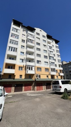 Простора 4-кімнатна квартира в центрі Стрия - фото 1