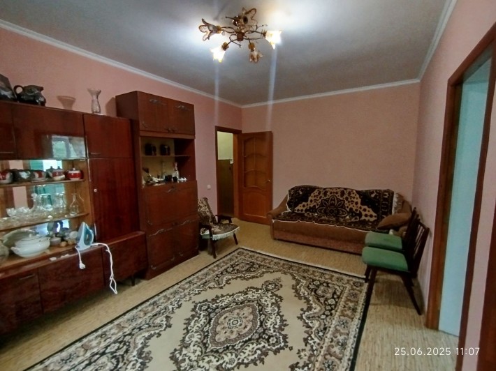 Р-н центр Ринку. 3х кімнатна квартира 49м² 2 поверх. Два гаражі - фото 1