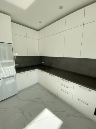 Продам 2-кімнатну квартиру у центрі міста. - фото 1