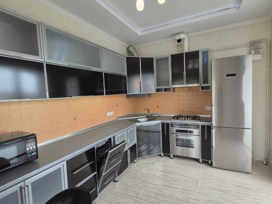 продаж дворівневої квартири біля парку "Софіївка" м. Умань Умань