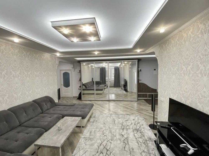 3-к квартира з дизайнерським ремонтом та меблями Озерна 
ID: 37662 - фото 1