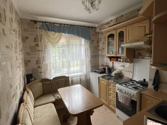 Продається 2-кімнатна квартира Рованці