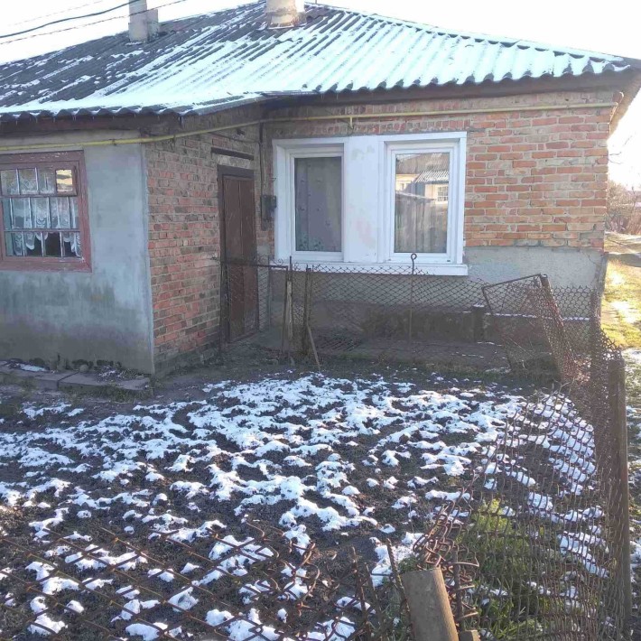 Продам квартиру (2 кімнати + кухня) в бараці по вул. Відродження - фото 1
