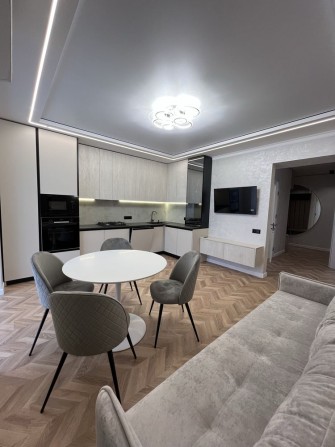 Продам видову 2-кімнатну + кухня студія квартиру ЖК Паркова Алея - фото 1