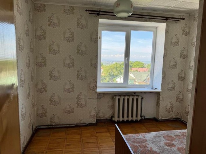 Продається  трьохкімнатна квартира в центрі міста Снятин - фото 1