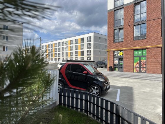 2-кімнатна 47,5 м² з вітальнею майже 20 м² закрита територія Святопетровское