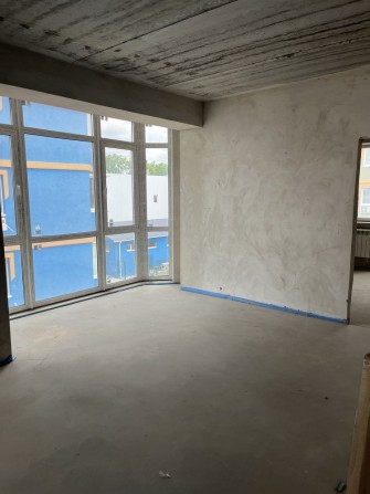 Продам теплу 3-х кімнатну квартиру в новобудові в закритому ЖК - фото 1