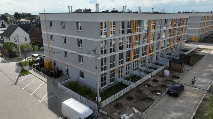 Продаж 1-кімнатна квартира 43 м² з двориком 14 м² у закритому ЖК - фото 1