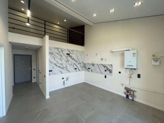 Продаж дворівневої квартири Хотів