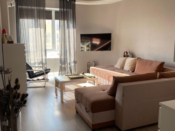 Продається простора 1-кімнатна каартира.ЖК Чайки.Вул.В. Лобановського Чайки