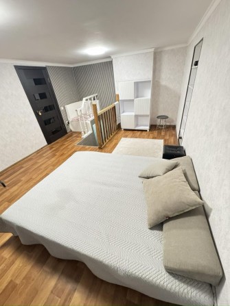 Продам квартиру з власним двором у центі міста - фото 1