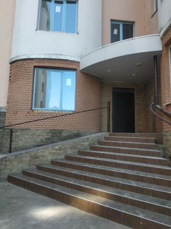 Срочно продам 3-х комнатную кв. 144 кв.м.,пер.Хантадзе  в Черноморске - фото 1