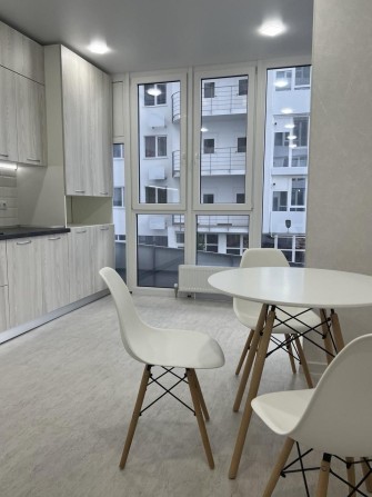 Продам 1-комн. квартиру 43 м2 с новым ремонтом ЖК Розенталь (013-390) - фото 1