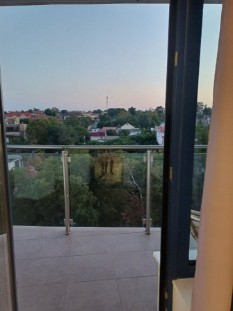 Продам срочно 1 ком квартиру,7е небо,без комисии в новом доме - фото 1