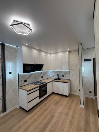 СРОЧНО! Продам 2ком квартира Новый Ремонт в ЖК Акварель-8 ул. Вильямса - фото 1