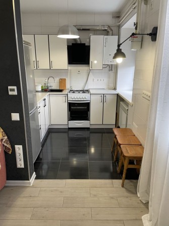 Продам 3-кімнатну квартиру - фото 1