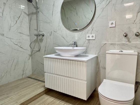 Продається 2-кімнатна квартира в цегляному будинку з новим ремонтом. Костополь