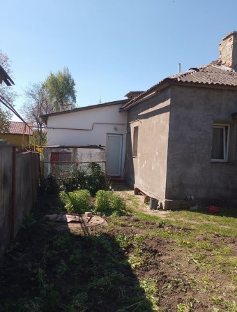 Продаєтся 2- кімнатна квартира в центрі м.Почаїв - фото 1