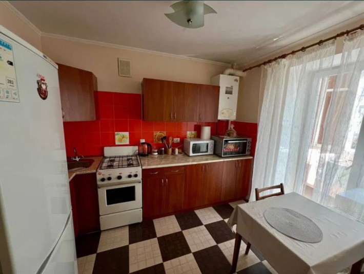 Продаж 1к квартири, 40 кв.м, р-н Кемпінг - фото 1