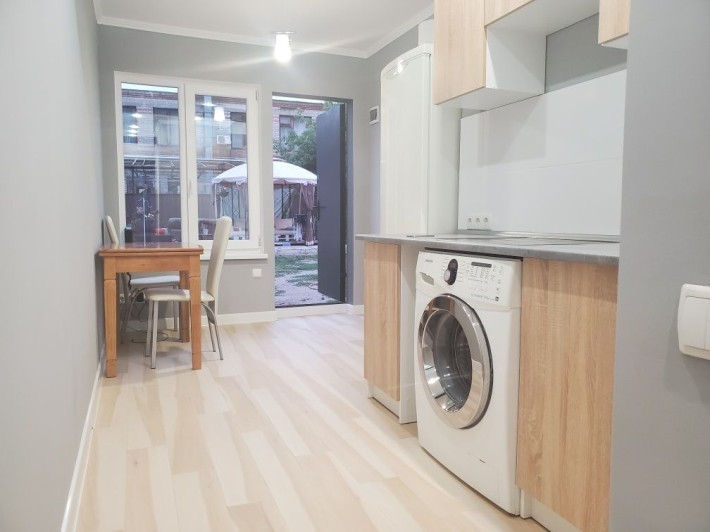 Продам  1к кв. В центрі . - фото 1
