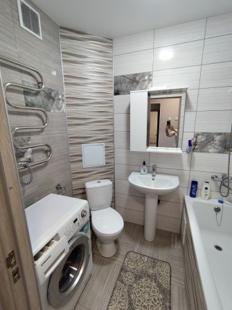 Продам 2х.квартиру с новым Кап.ремонтом.м.Гагарина."Таврия". - фото 1