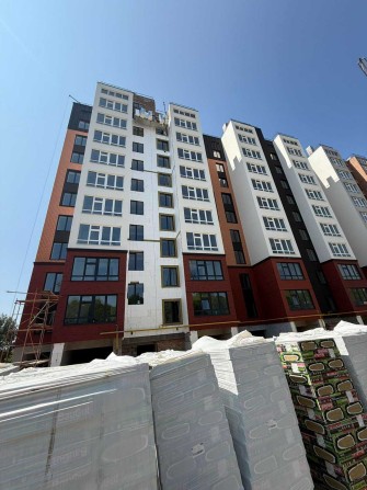 Продаж 1 км квартири в новобудові з видом на річку, р-н  Виставка - фото 1
