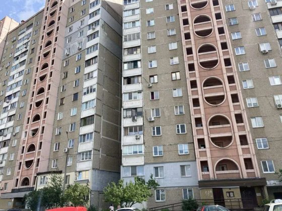 Продаж 2-кімнатної квартири  по вул. Радунська 18а, Троєщина Київ