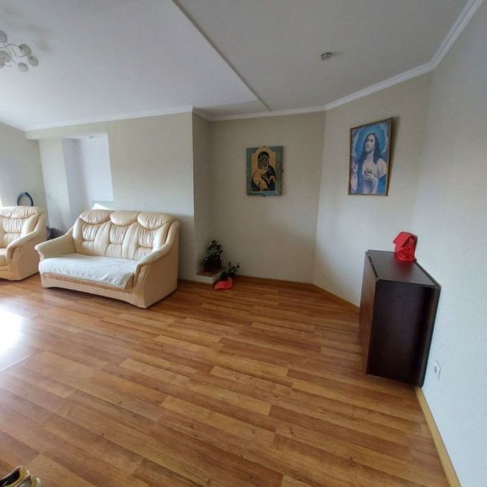 Продам 3-х кімнатну квартиру з ремонтом з індивідуальним опаленням - фото 1