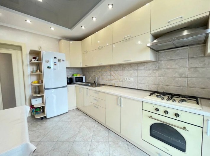 Продаж 2 кім. квартири в Центрі з кладовкою та паркомісцем!!! - фото 1