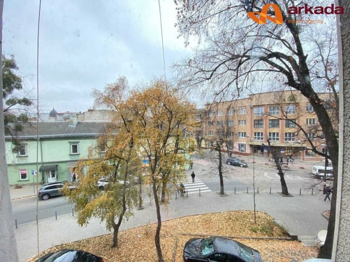 Продам 4-кімнатну квартиру в центрі міста! - фото 1