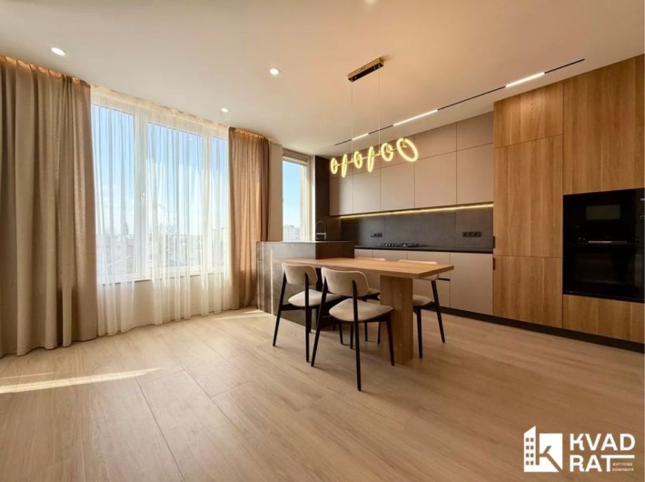Шикарна 2кім квартира +кухня студія з дизайнерським ремонтом - фото 1
