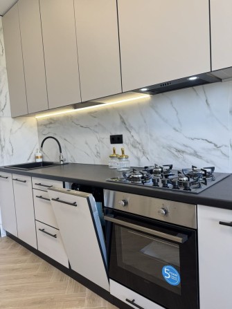 Продам 1к квартиру з ремонтом та гардеробною в Бучі - фото 1