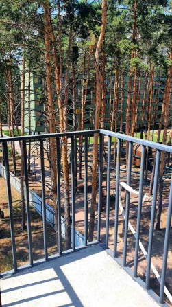 Квартира з балконом  з видом на сосни - фото 1