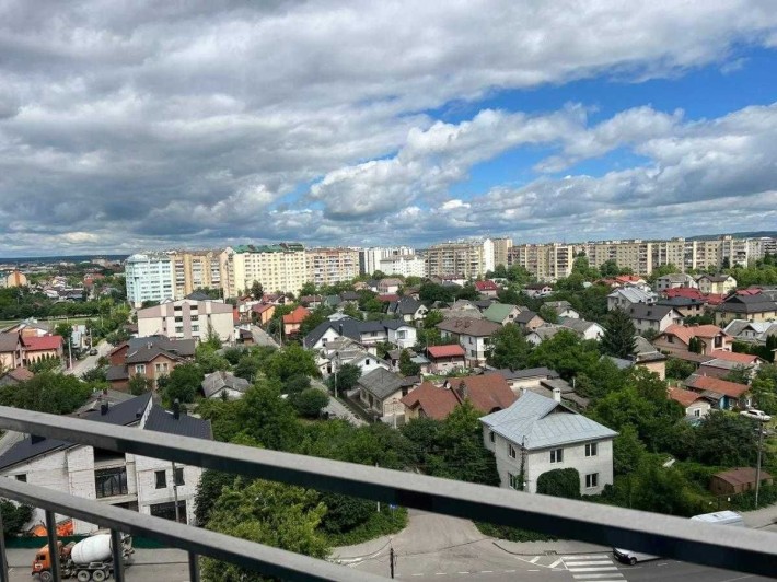 Продам 3 кімнатну квартиру з частковим ремонтом - фото 1