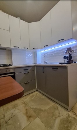 Продаж однокімнатної квартири з ремонтом в центрі міста - фото 1