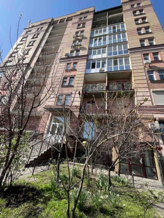 Продам велику 2-во кімнатну квартиру в самому центрі Ірпеня. - фото 1