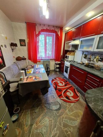 Продам 3 кімн. квартиру р-н кафе "Мерлін". Ремонт. 52000 - фото 1
