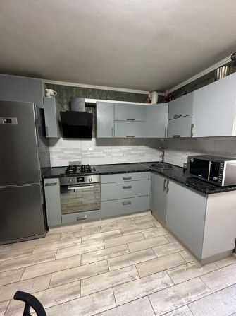 Продам простору двокімнатну квартиру з ремонтом. 75 м2 - фото 1