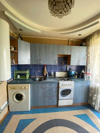 Продам простору 1-кімнатну квартиру в центральному районі міста - фото 1